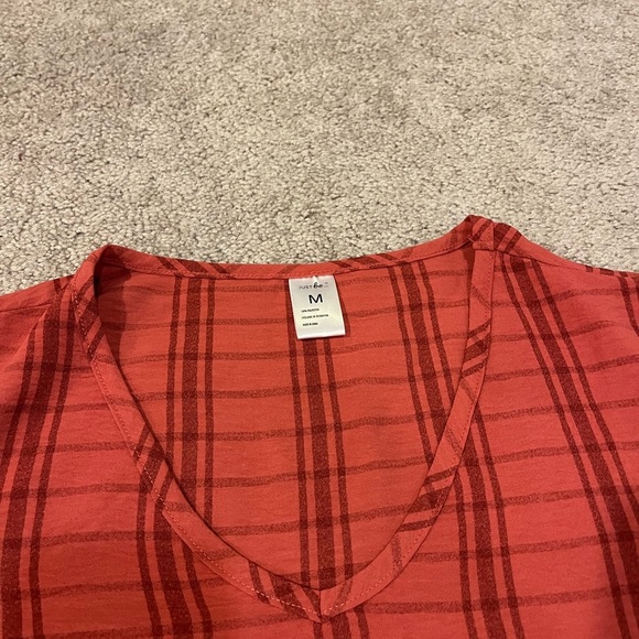 Just Be 3/4 Sleeve Air Flow V-neck Top - Picture 6 of 9